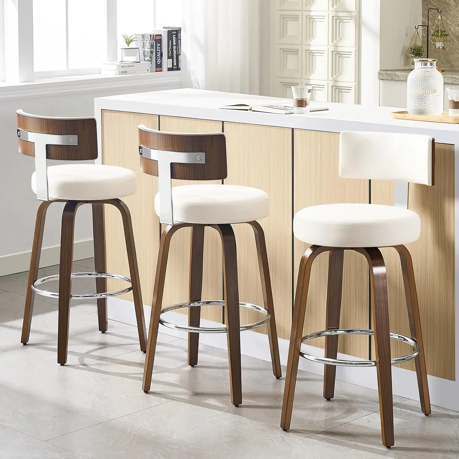Set di 3 Sgabelli Girevoli da Cucina in Ecopelle con Schienale, Gambe in Legno di Noce, Seduta 26 Pollici, Bianco, Personalizzabile
