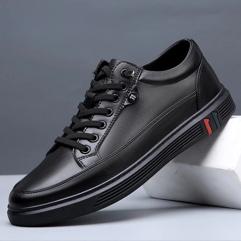 Scarpe da uomo in vera pelle, casual, primaverili/autunnali, nere, piatte, da skateboard, alla moda, slip-on.