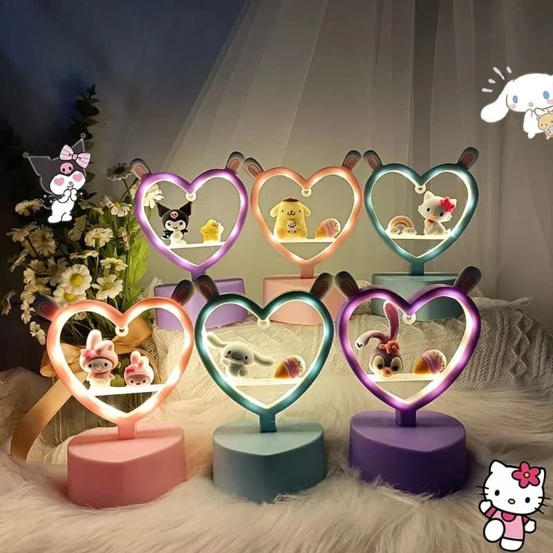 Sanrios My Melody Luce notturna Cinnamoroll Kuromi Hello Kitty Atmosfera a forma di cuore Luce Camera da letto Mini lampada decorativa