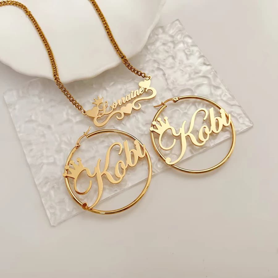 Acheerup Nome personalizzato Collana a catena cubana da 4 mm Orecchini a cerchio da 50 mm per donna Set di gioielli girocollo con corona a cuore in acciaio inossidabile