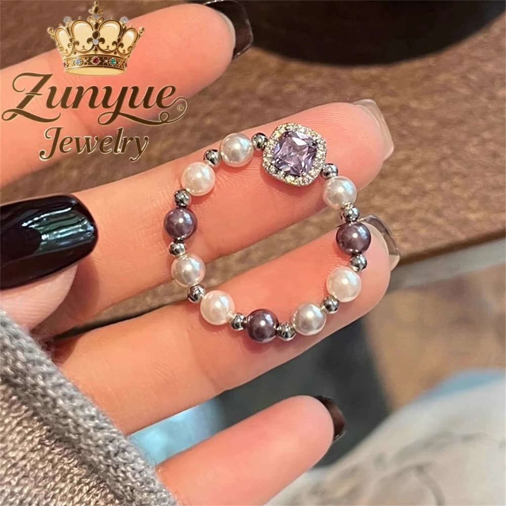 Anello di perle con zirconi viola, perline elastiche, braccialetto ad anello di lusso leggero che non sbiadisce, gioielli di moda, ciondoli squisiti ed eleganti