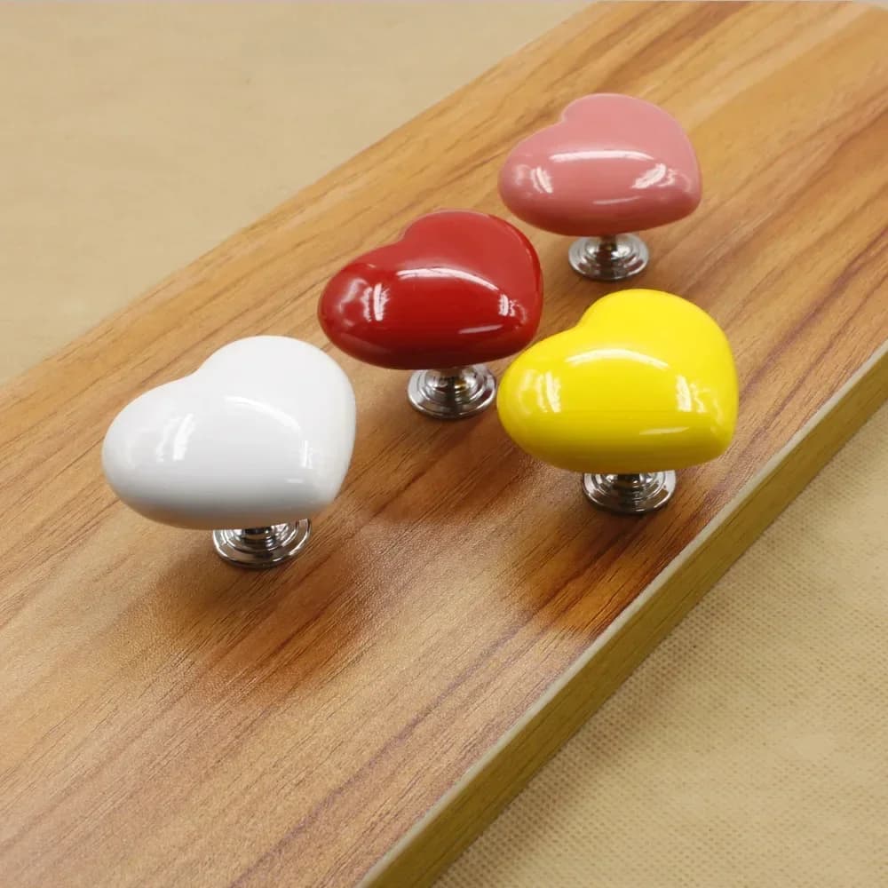 Maniglia in ceramica colorata a forma di cuore Maniglia moderna semplice per cassettiera per armadio Maniglia cinese per mobili a foro singolo