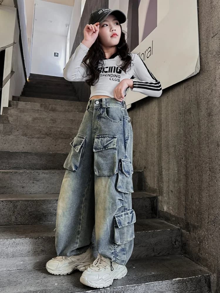 2024 nuove ragazze Jeans pantaloni a gamba larga pantaloni Casual in cotone moda bambina Party Street Style pantaloni dritti larghi puri