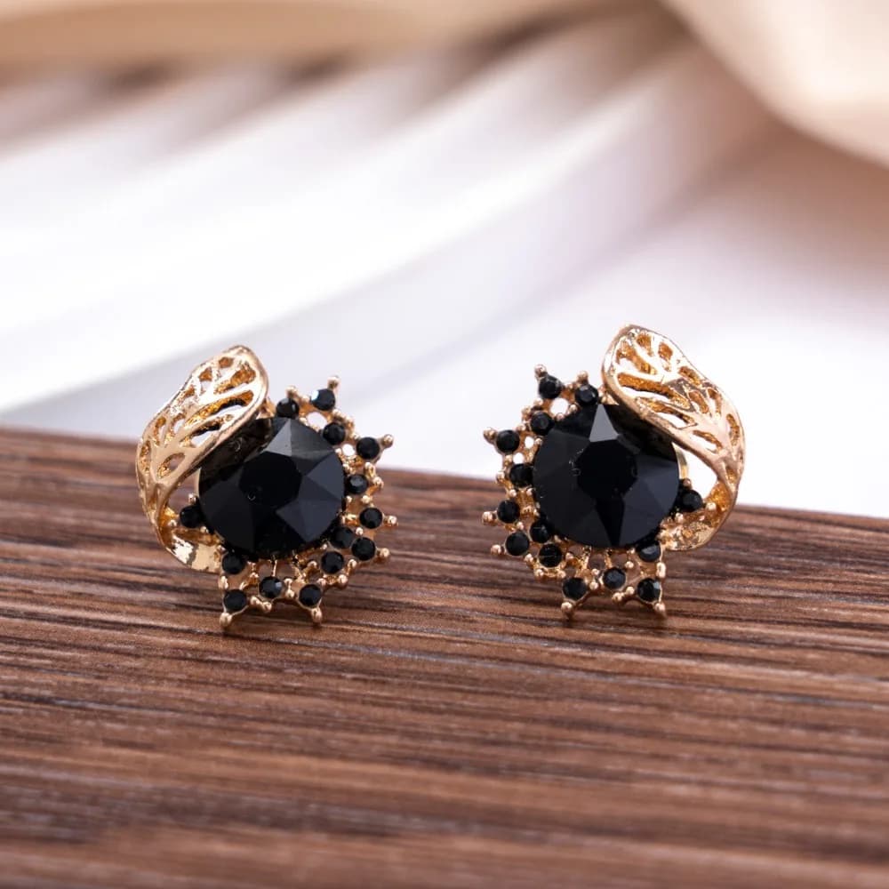 Luxury Temperament Gold Color Hollow Leaf Black Crystal Flower Stud Earrings for Women Designer Earrings Statement Party Jewelry