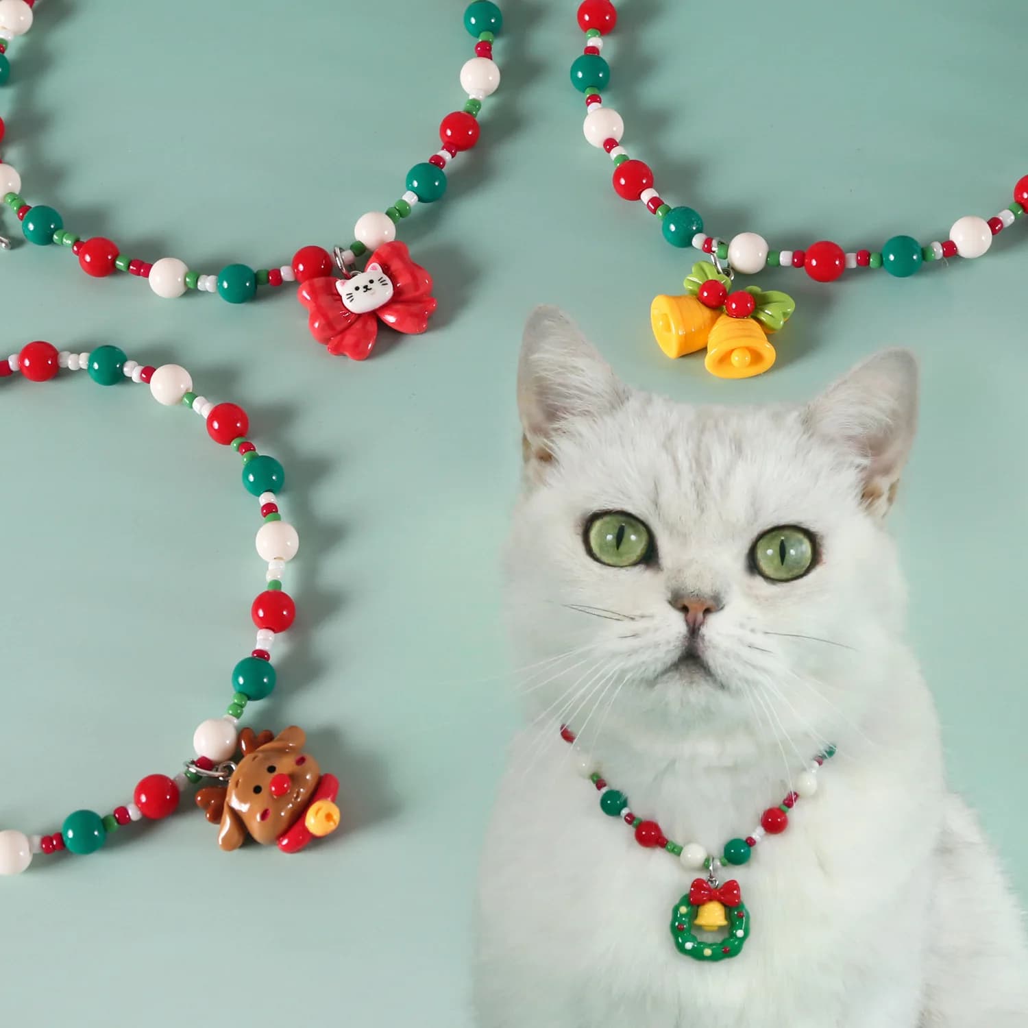 2026 Collane per collare per animali domestici di Natale Papillon con ghirlande di alce Pendenti con perline Design per gatti Cani Accessori festivi per le vacanze per animali domestici