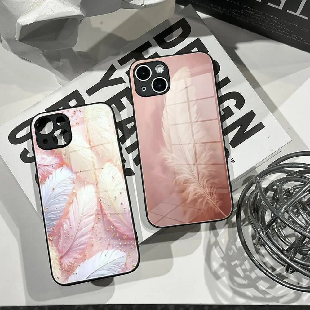 Elegante Cover per iPhone in Vetro Metallizzato Rosa con Motivo a Piume Sognanti per iPhone 11 12 13 14 15 16 17 Pro Max 15 Plus 17 Air 16E