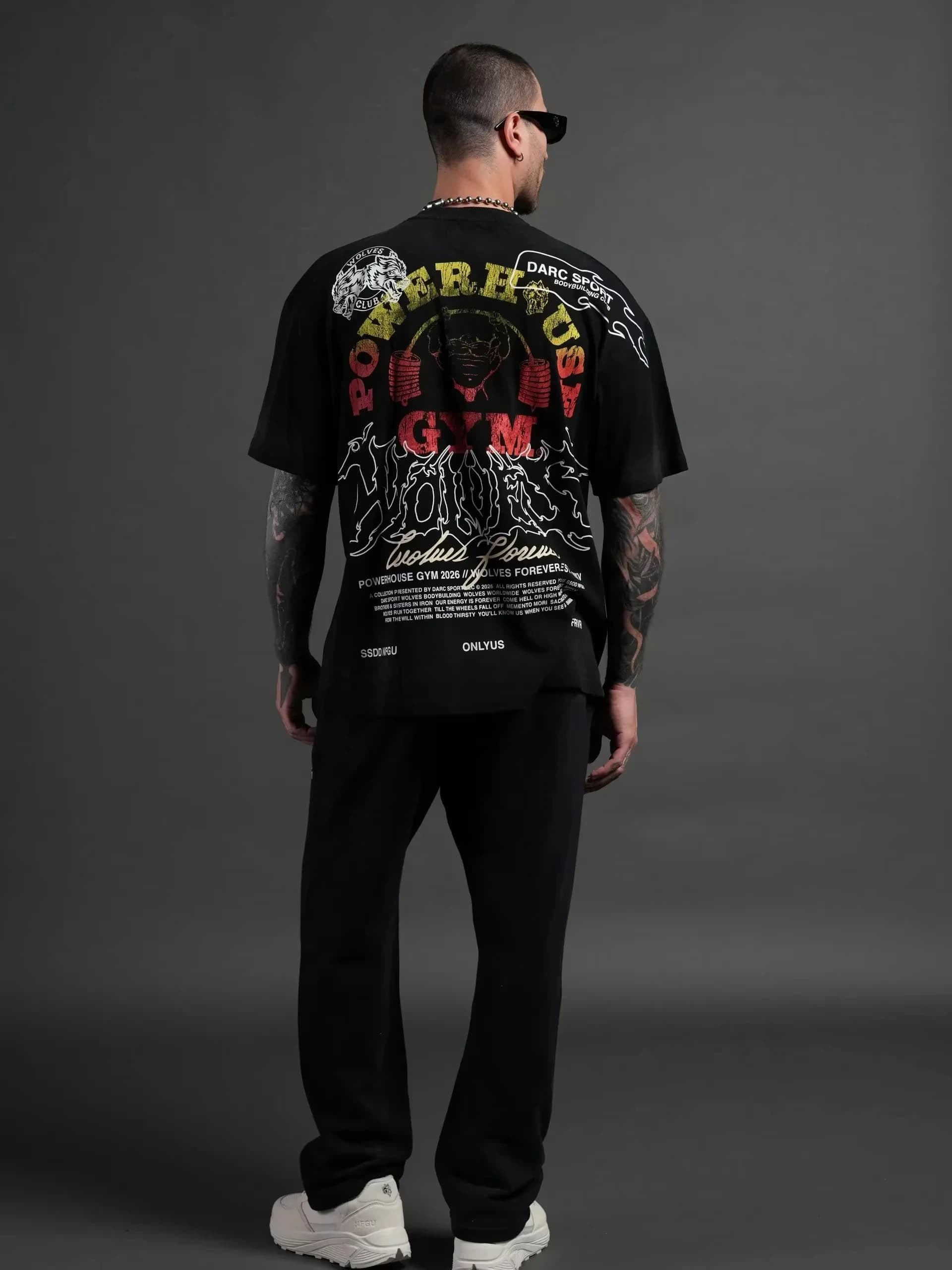 Nuova T-shirt 2026 con stampa a tema fitness, ideale per allenamento, bodybuilding e abbigliamento sportivo casual.