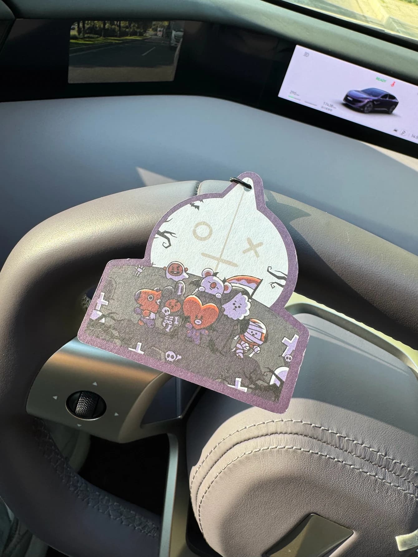 Perfumer for Auto with Halloween Theme Design and Christmas of Cartoon Idol Kpop Bt21, Gift for Fan Kpop, Fragrance Hotel Intercontinentale (Profumo di Hotel) | Support for Mirror Retrovisore and Clip for Double Air Mouth Bag Use | Car Aromatherapy in Natural Material | Sun Fragrance for 90 Days | Direct Alcohol Removal | Paper