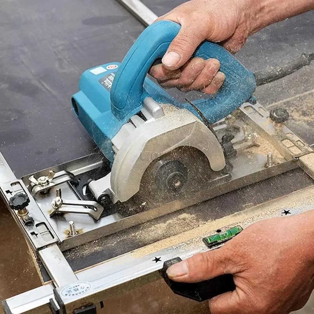 Cutting edges for cutting machine for circular saw and positioning edges for cutting tool for wooden table