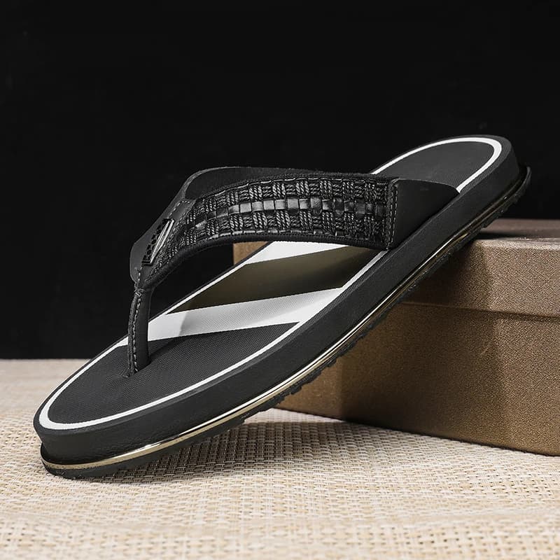 Flip-flops summer new soft-sole non-slip outdoor men's casual beach slippers quick-dry pool breathable lightweight flat slippers