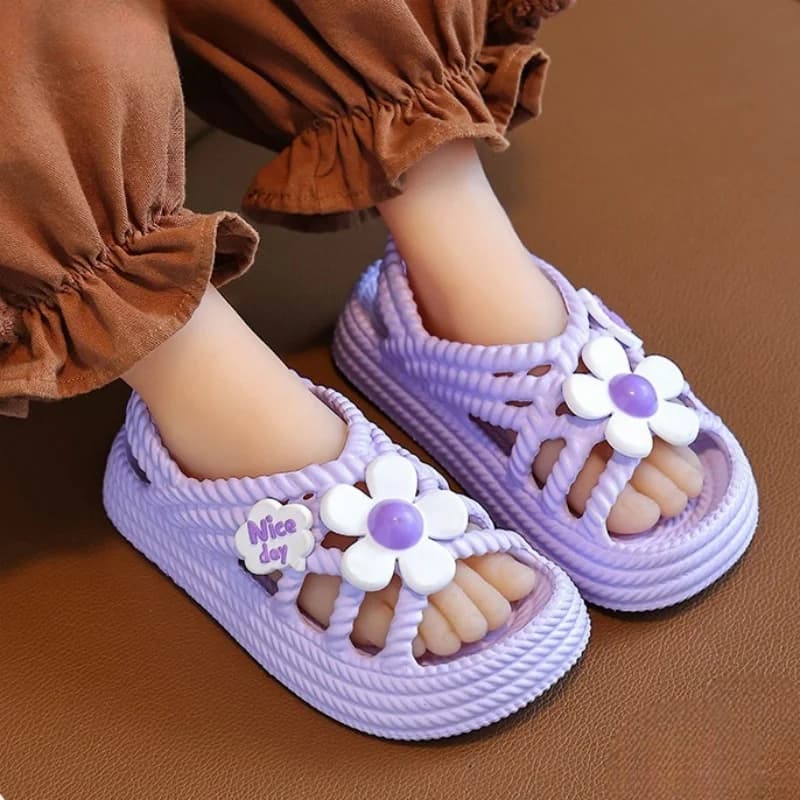 2025 Nuovi Pantofole per bambini Estate 2-8Y Ragazze Bagno Casa Scarpe da spiaggia antiscivolo Sandali per bambini con suola morbida Sandali Outwear
