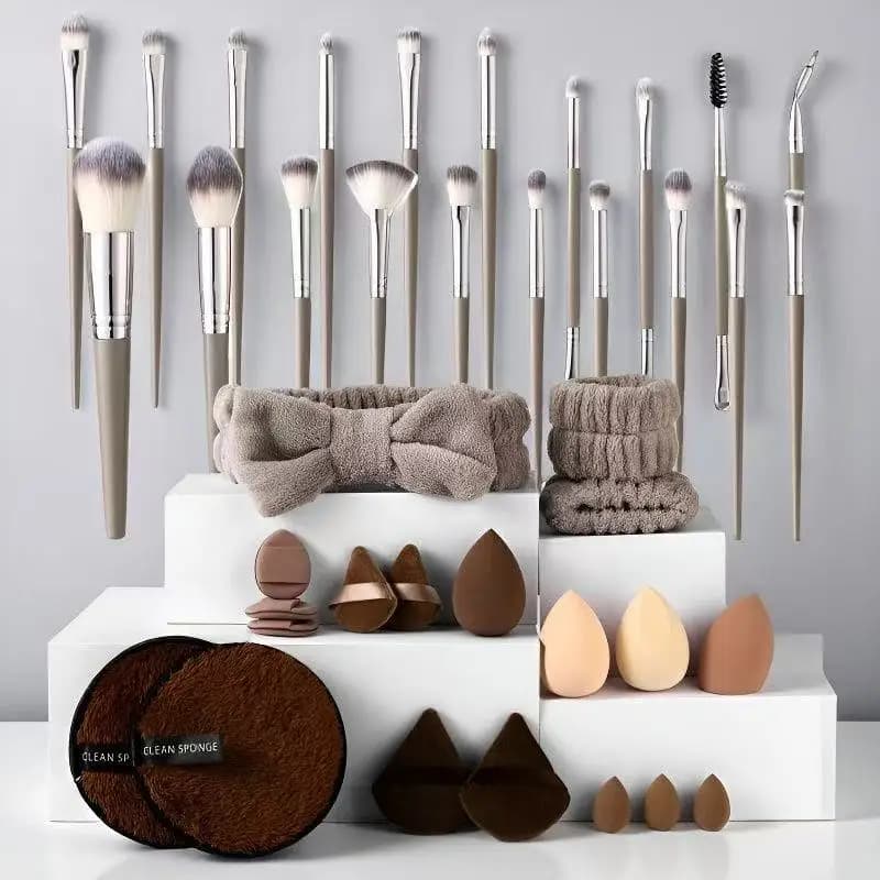 Set of 33 Professional Makeup Brushes with Mixed Leather Accessories - Includes Morbid Brushes Suitable for Beginners