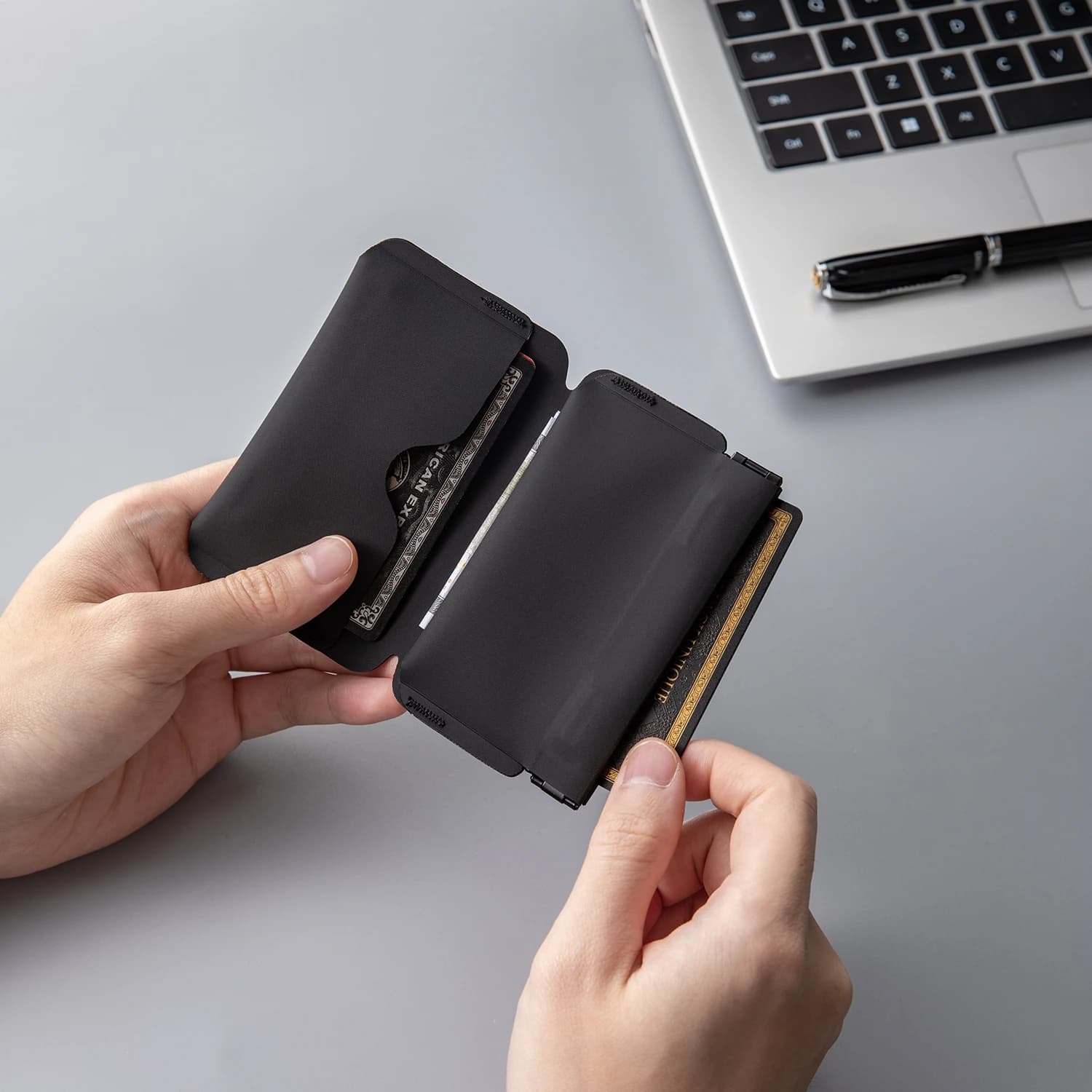 Portacarte Sottile Minimalista con Blocco RFID, Porta Carte di Credito in Pelle per Tasca Frontale