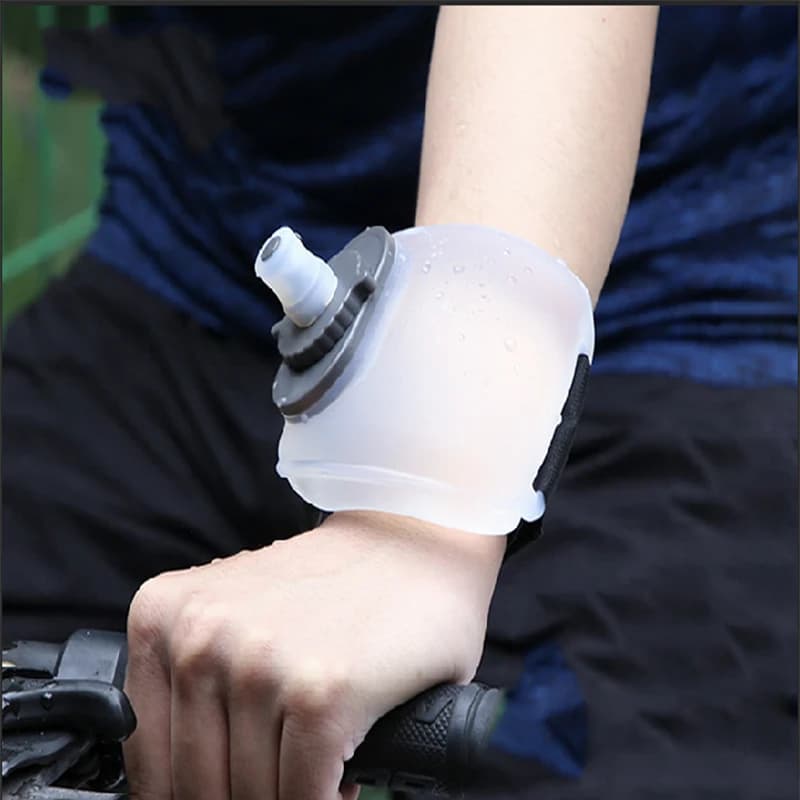 Borraccia sportiva da polso Tazza d'acqua in silicone alimentare creativa e portatile per ciclismo all'aperto, corsa e alpinismo