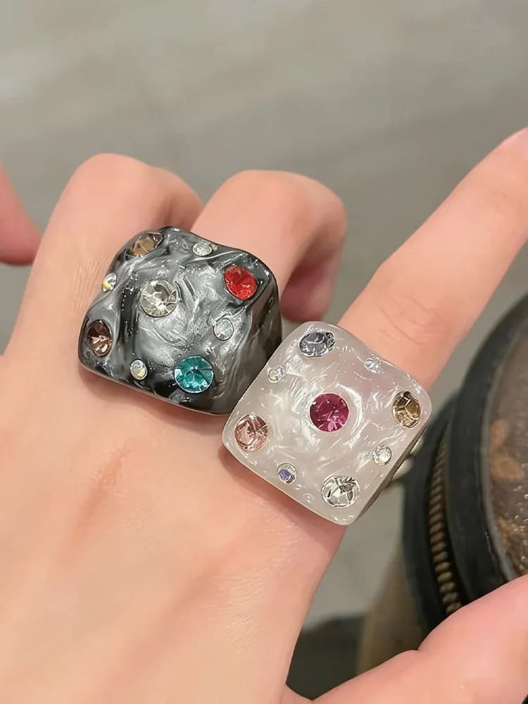 Anello Quadrato alla Moda in Resina con Gemme Sfumate e Diamanti Incastonati, Design Carino e Personalizzato, Anello Divertente per Bambini con Colori Vivaci per l'Indice