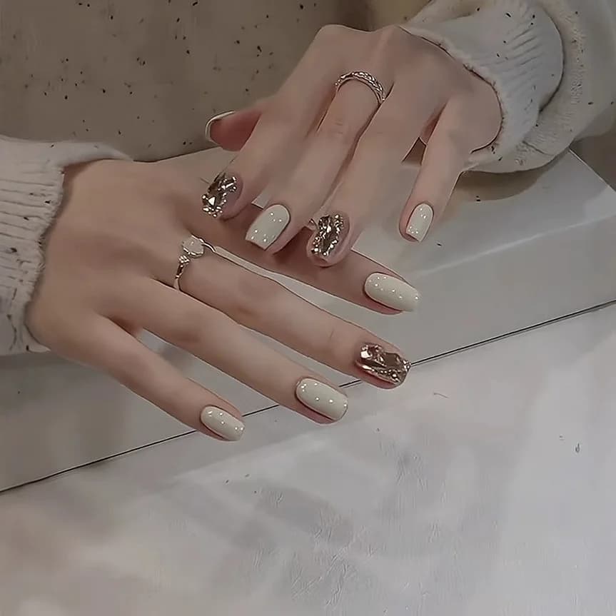 Unghie Finte Corte Bianche Cremose per Nail Art, 24 Pezzi Prodotti Finiti