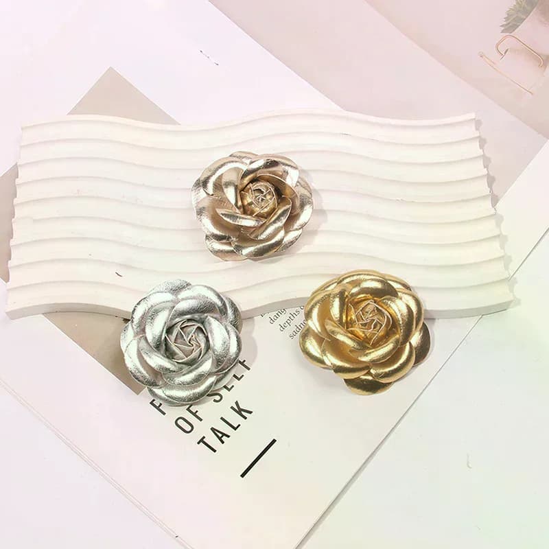 Hot Leather Camellia Brooches For Women Elegant Big Flower Pins Scarf Buckle Fashion Jewelry Coat Accessories Brooch
