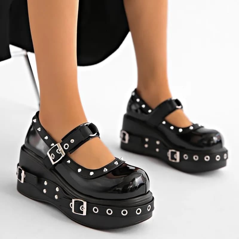 Hot Girl Scarpe singole Autunno Nuovo Punta tonda Rivetto poco profondo Fibbia in metallo Piattaforma con cinturino Scarpe con tacco antiscivolo