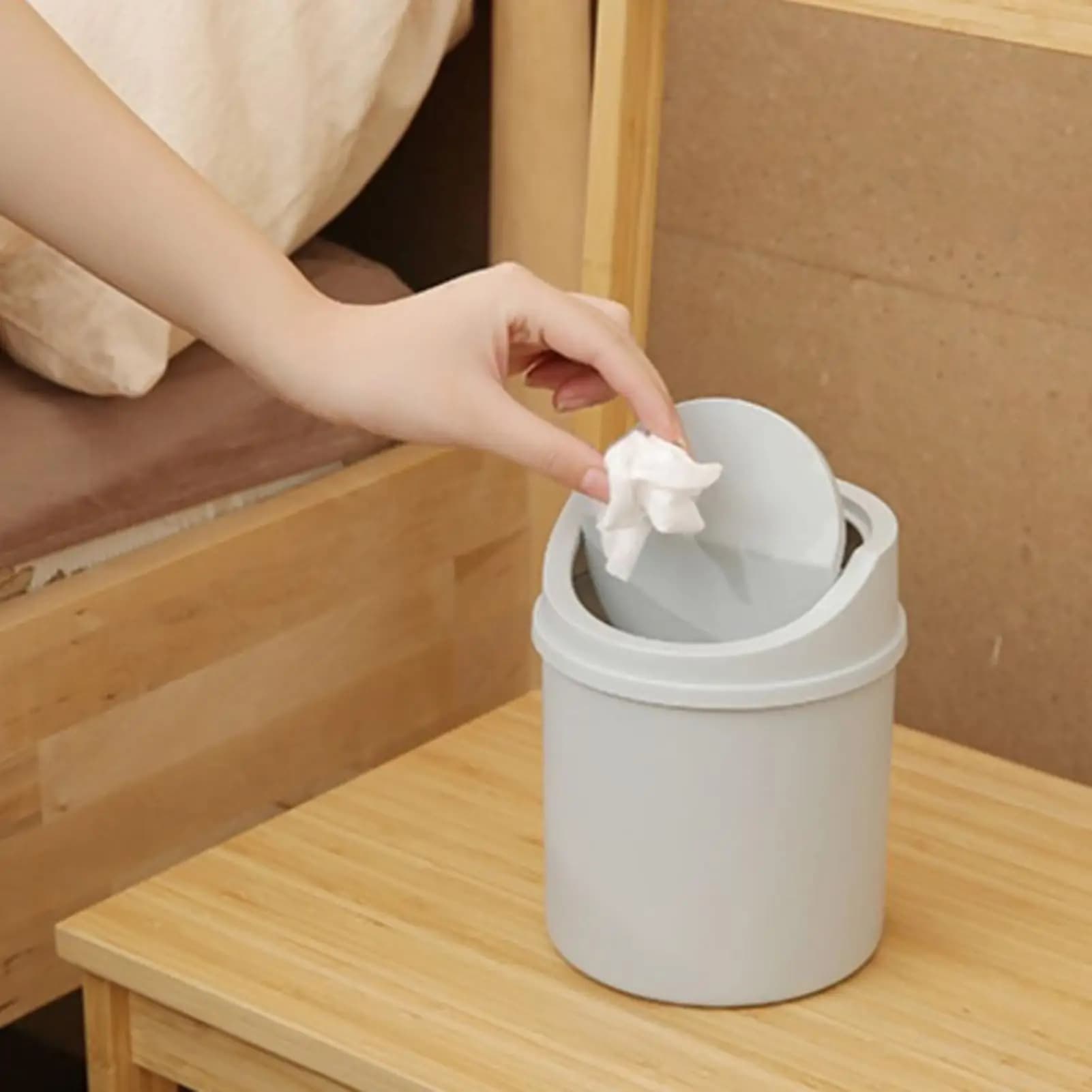 Mini Cestino da Scrivania, Piccolo Contenitore per Rifiuti con Coperchio, Bidone per Camera da Letto, Contenitore per Spazi di Lavoro, Scatola Portaoggetti per Casa e Ufficio