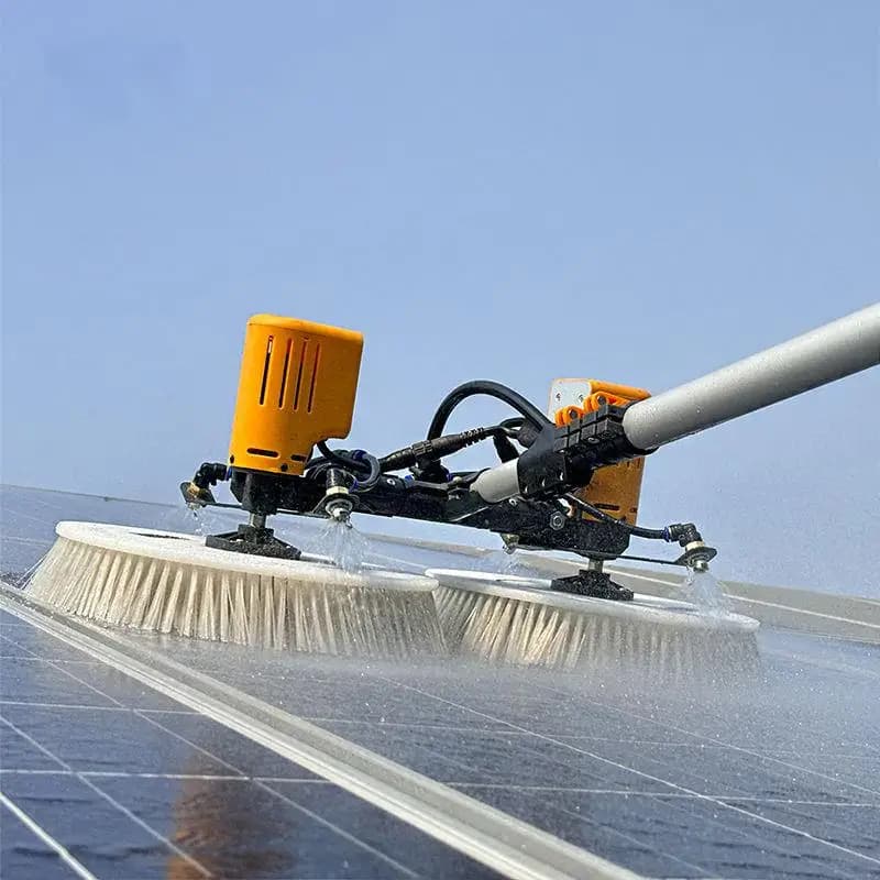 Soluzione di pulizia fotovoltaica ad alta efficienza Robot di pulizia per pannelli solari