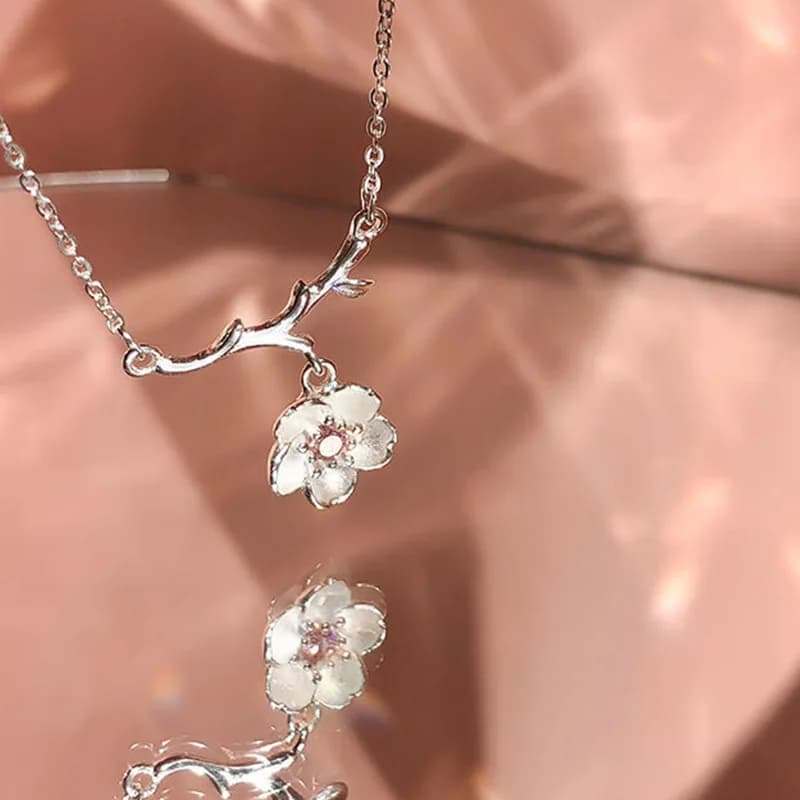 Collane con Fiori di Ciliegio per Donne, Collana con Farfalla e Zirconi Brillanti, Accessorio Gioiello Regalo, Choker di Perline