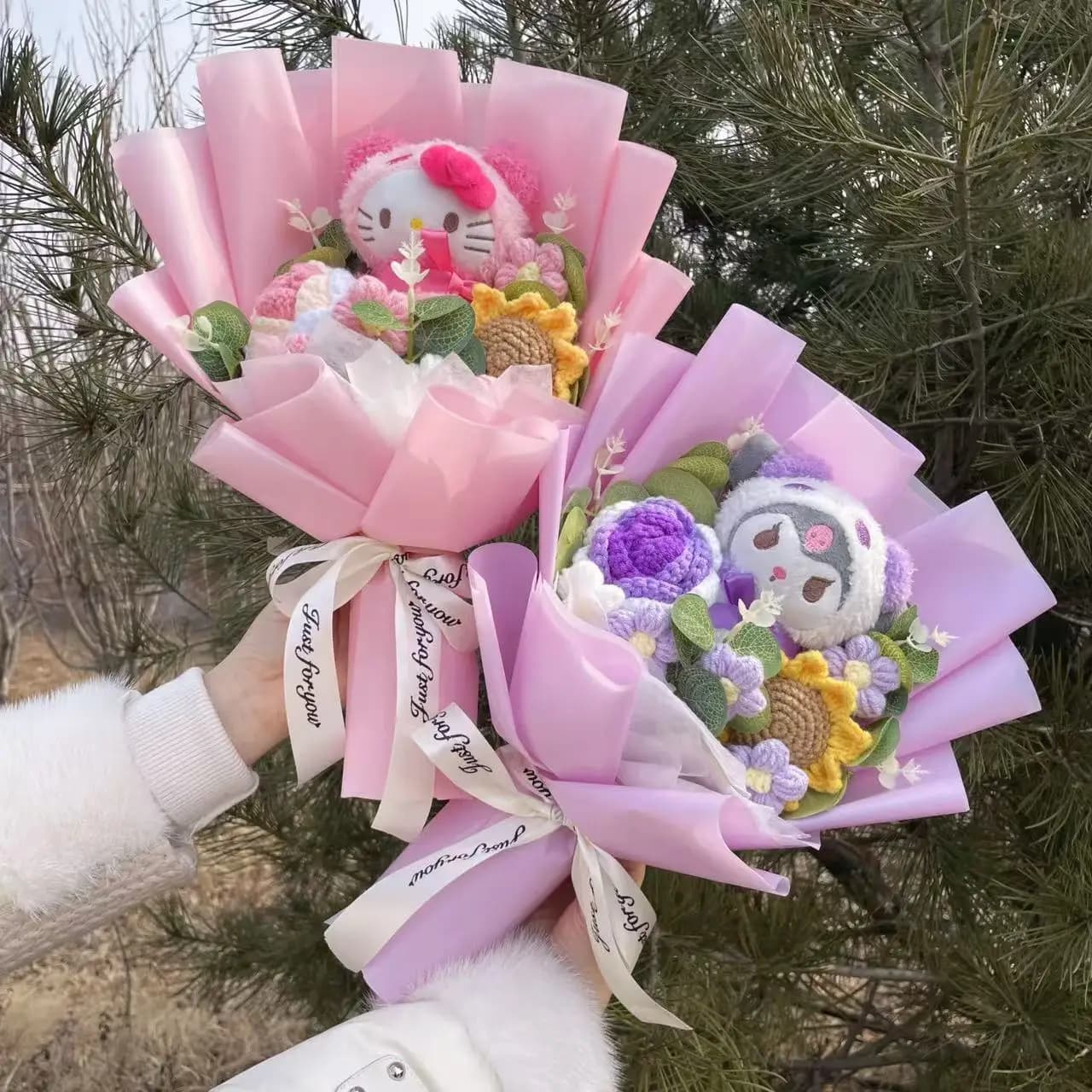 Peluche di My Melody, Kuromi, Cinnamoroll e Hello Kitty con Bouquet di Fiori Artificiali, Regali per San Valentino, Natale e Laurea