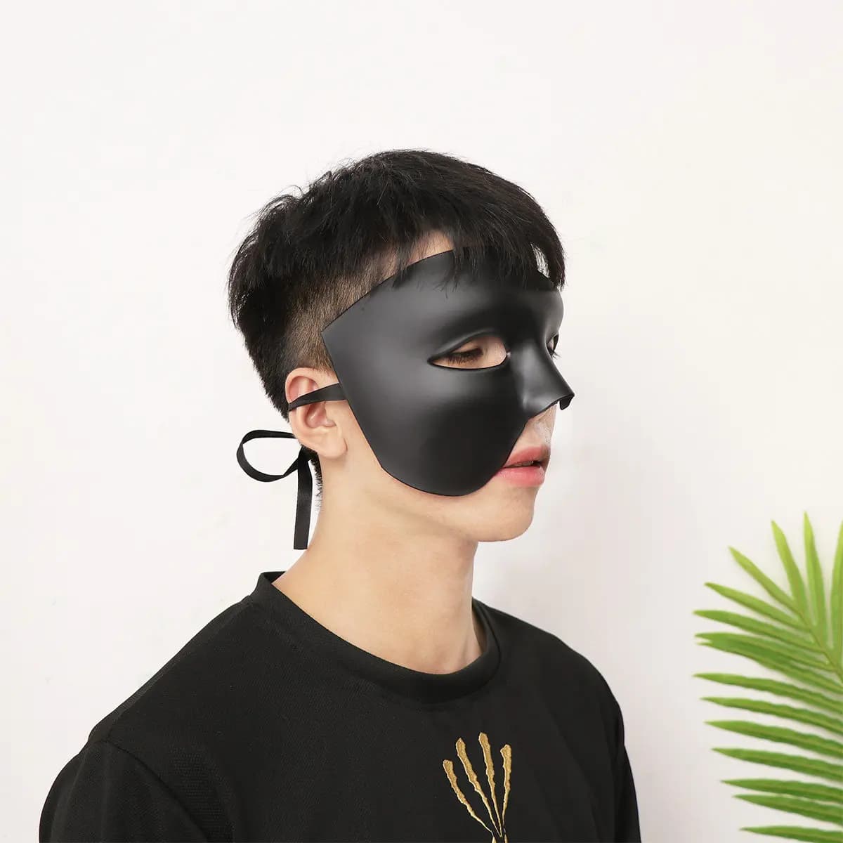 Retro Masquerade One-Eyed Half Face Mask Solid Color Black for Halloween Cosplay Fancy Party Eye Mask Masks Masquerade