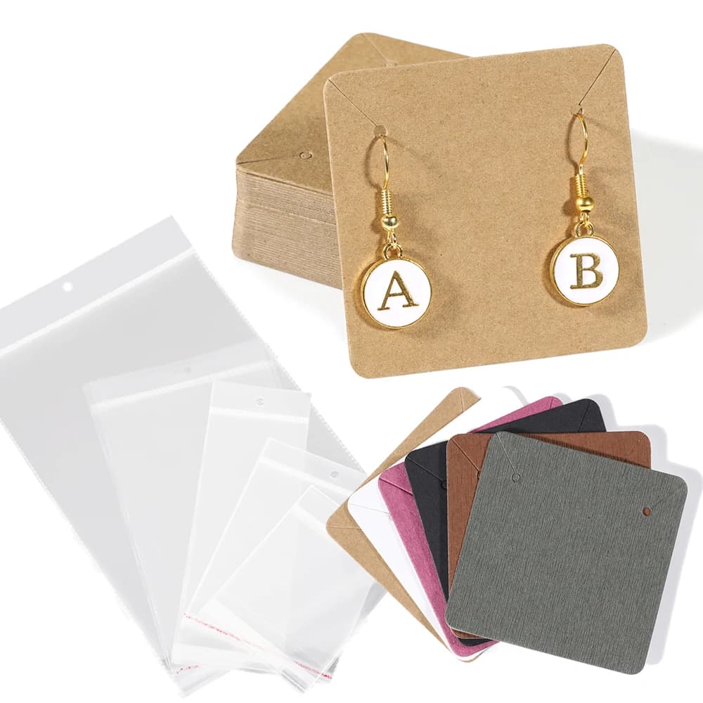 Carte per orecchini e sacchetti da 50 pezzi 5x5 cm Carte per esposizione di orecchini per collane Borse autosigillanti Carta di carta Kraft per imballaggi di gioielli fai-da-te