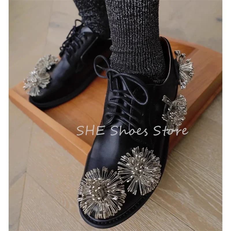 Fashion Design Pins Dandelion Mocassini da donna Balck Punta tonda Tacco grosso Scarpe stringate in pelle Scarpe da festa da donna Derby