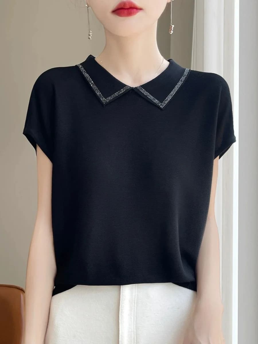 Elegante T-shirt in maglia a maniche corte da donna, design sensuale, nuova collezione Estate 2024, modello aderente per un pubblico restrittivo