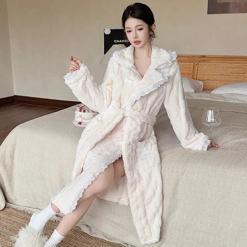 Camicia da notte in pizzo stile palazzo kawaii Autunno e inverno Indumenti da notte lunghi puri da donna Accappatoio in peluche con torsioni di pasta fritta ispessita