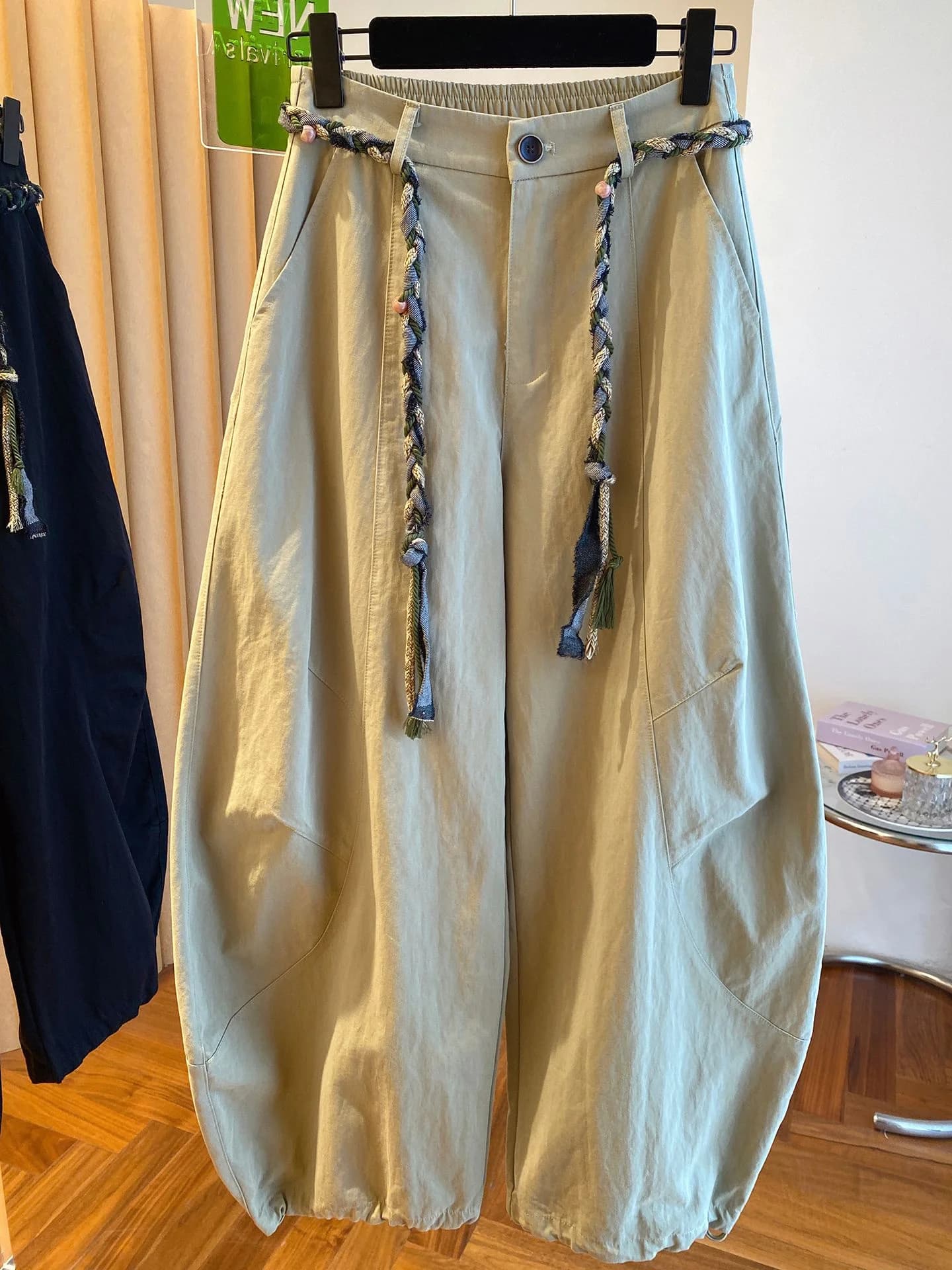 Pantaloni Larghi da Donna Unici con Cintura Intrecciata, Stile Banana Modellante, Vita Alta, Lunghi, Moda Autunnale