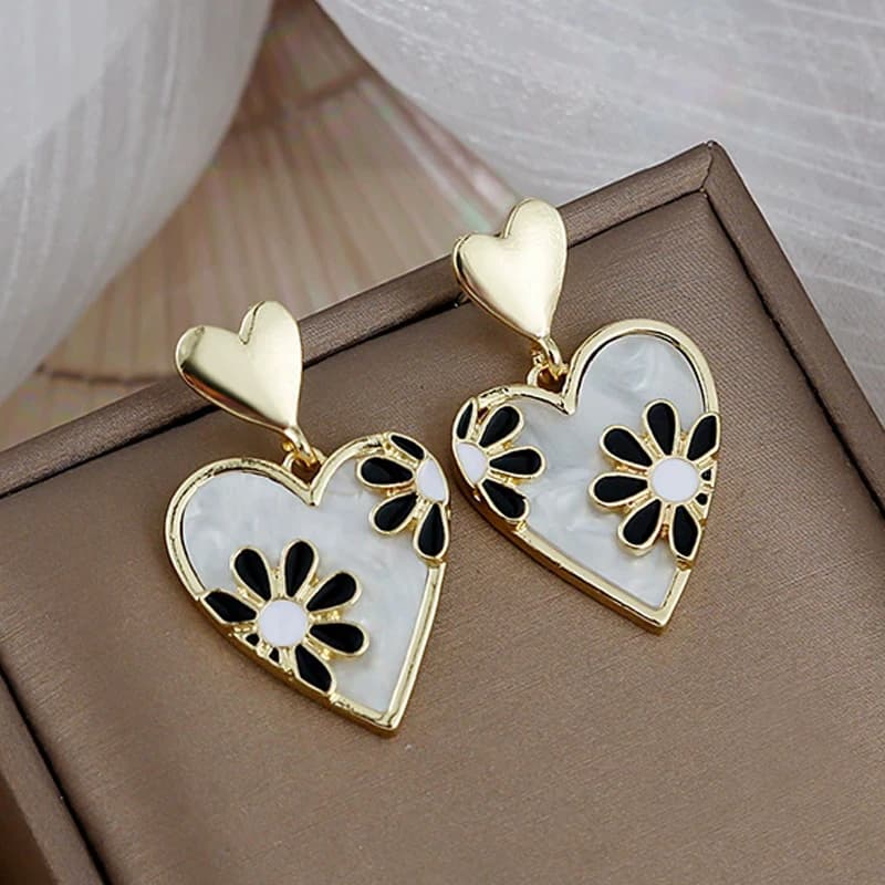 Orecchini pendenti romantici a forma di cuore piccolo e grande per le donne Orecchini pendenti con motivo floreale a olio in smalto bianco nero Dolce regalo di gioielli per feste