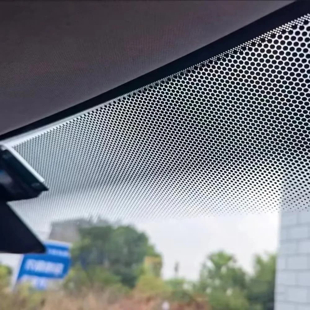Resistente al calore 1M Parasole per auto Vinile perforato Adesivi per parabrezza in rete nera Protezione UV Decalcomanie per parasole anteriore Uso automatico