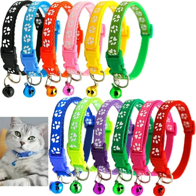 Simpatico collare per animali domestici con campana Impronta di cartone animato Accessori colorati per cuccioli di cane e gatti Collare per gattini Collana con campanello di sicurezza regolabile