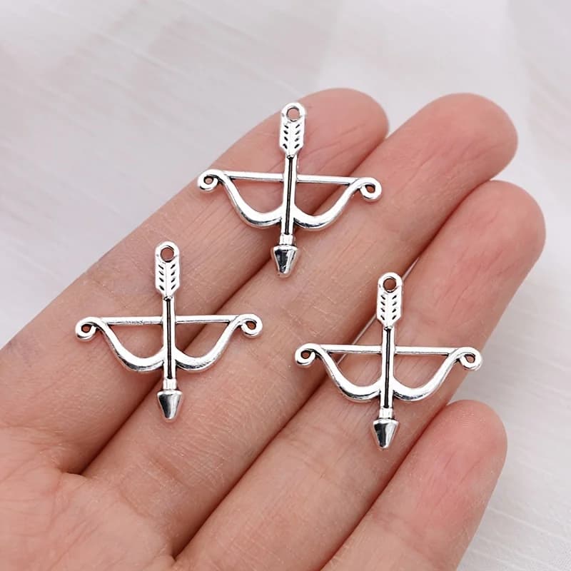 10 pendenti a forma di arco e freccia in argento, realizzati in lega di zinco, adatti per la creazione di gioielli fai da te - collane, bracciali, orecchini, portachiavi