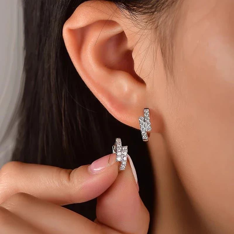 Orecchini a Cerchio Trendy da Donna Huitan, Eleganti Orecchini Circolari in Argento con Zirconia Cubica Scintillante, Gioielli Femminili Raffinati