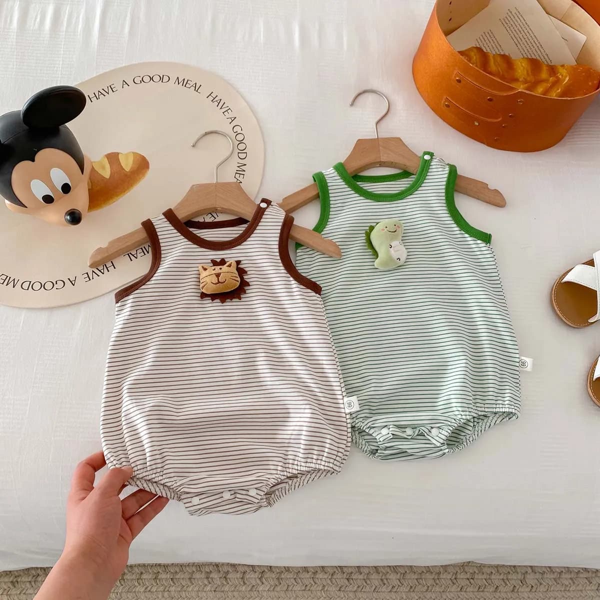 Estate Neonati maschi Tuta di cotone a righe Dinosauro Infantile Sling Vestiti 0-2 anni Neonato Senza maniche Pagliaccetto