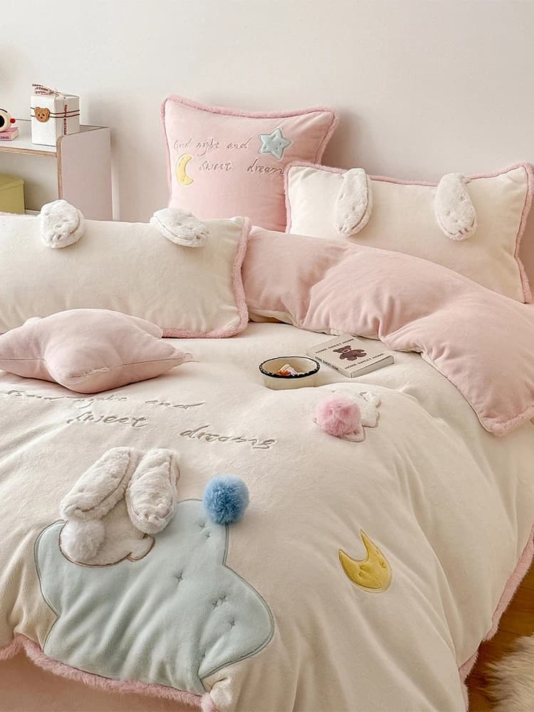 Set di Biancheria da Letto Invernale in Velluto di Latte a Doppio Lato con Disegni Cartoon, Copripiumino con Coniglietto e Palline, Set Quattro Pezzi con Coniglietto Adorabile