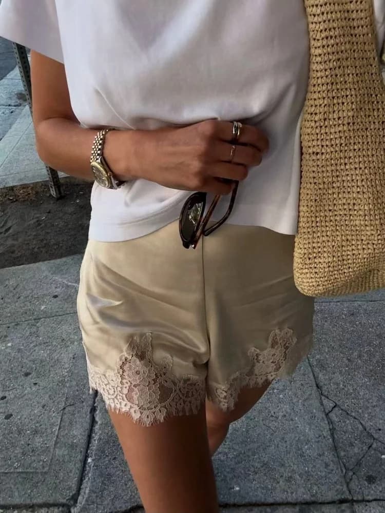 Pantaloncini Corti Susan Ref in Raso con Inserti in Pizzo, Gamba Dritta, Vita Naturale, Moda Casual Primavera Estate per Donna