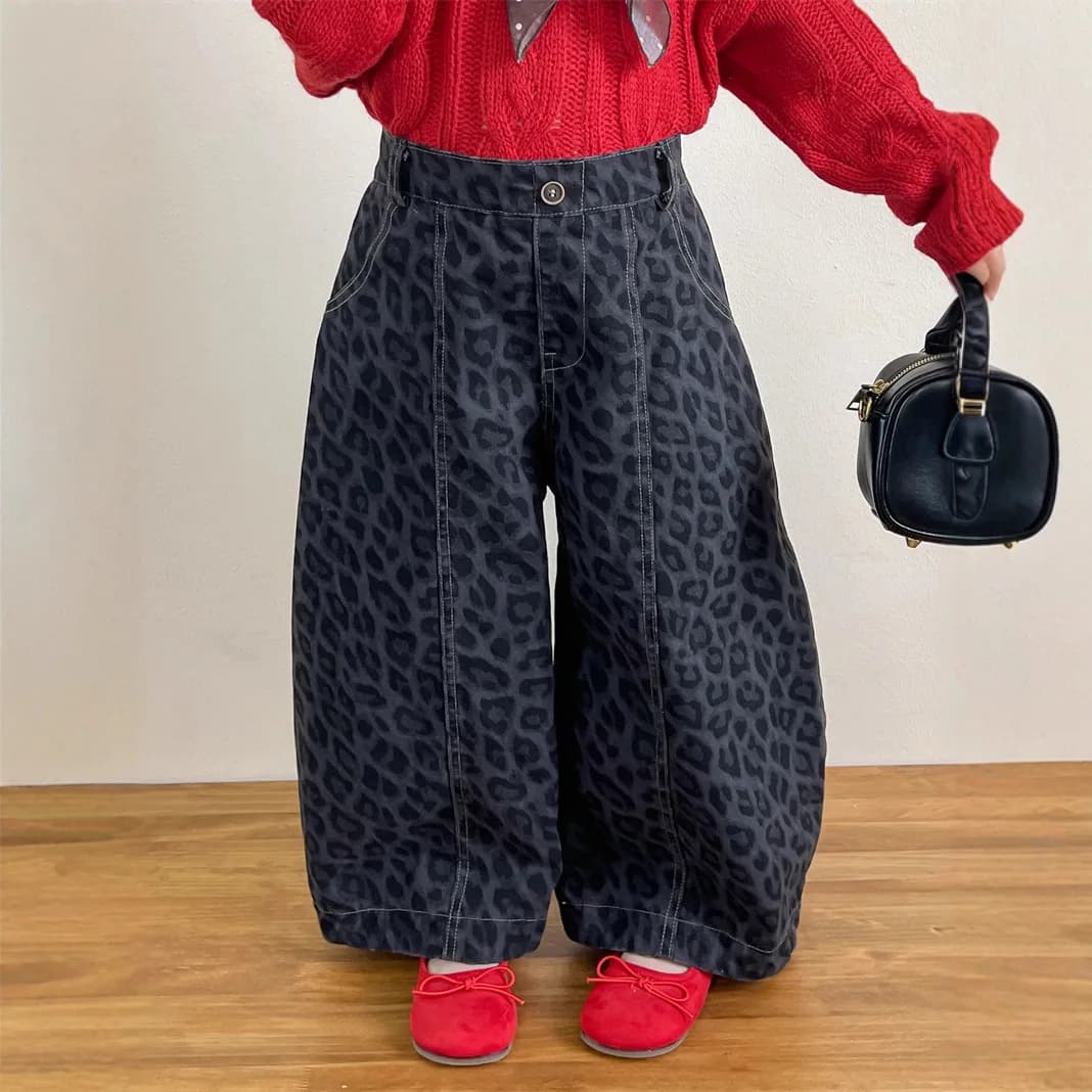 Abbigliamento per bambini coreani Jeans per bambini 2025 Autunno Nuovi jeans a gamba larga Scimitar con stampa leopardata grigia alla moda