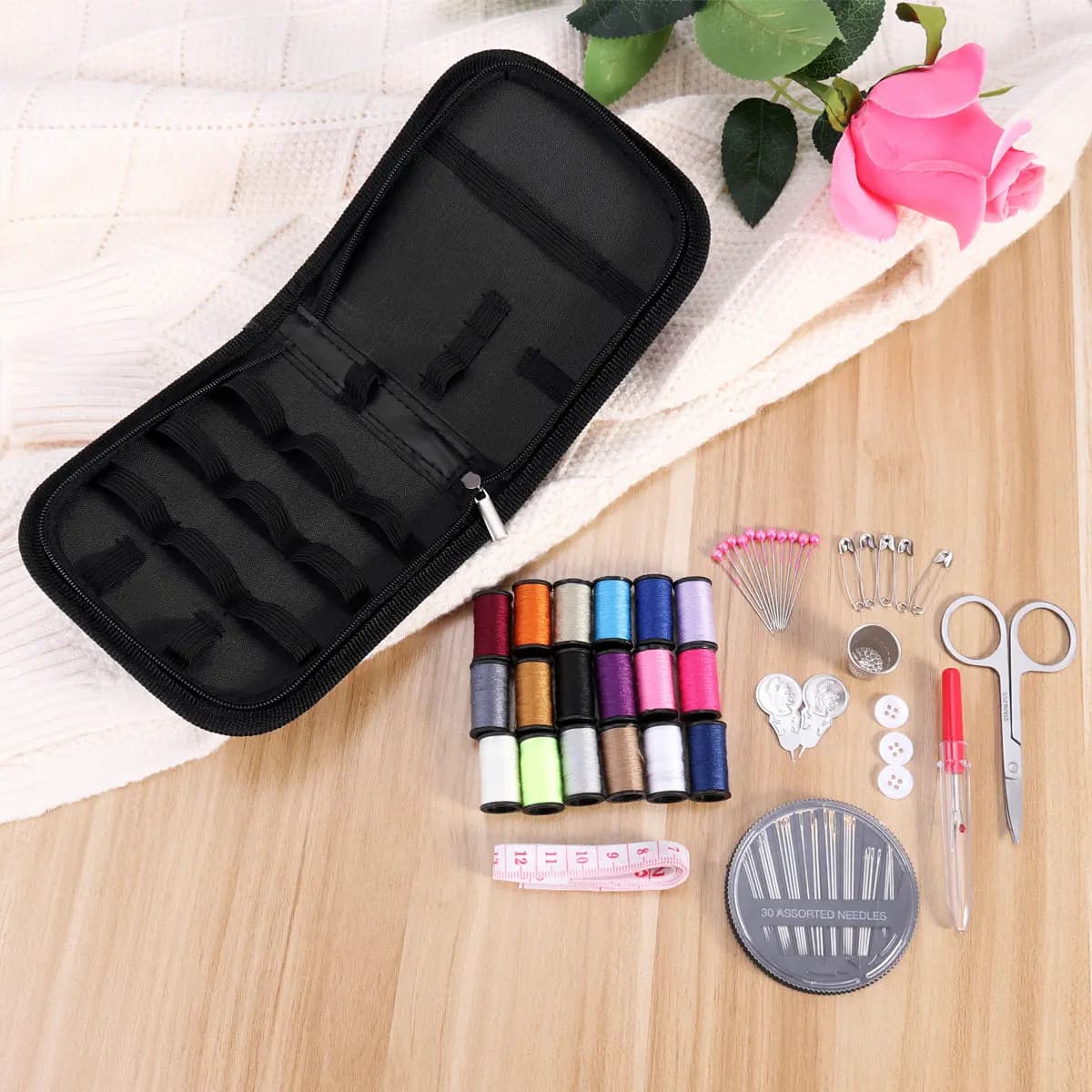 Kit da Cucito da Viaggio 58 Pezzi con Aghi, Filo e Forbici in Borsa Blu con Cerniera, Regalo di Emergenza per Casa e Campeggio, Portatile e Leggero