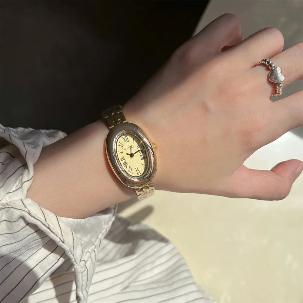 Orologio da Donna alla Moda in Vendita, Stile Antico con Quadrante Ovale, Piccolo Orologio Dorato con Cinturino in Acciaio Regolabile, Orologio da Polso al Quarzo, Vendita all'Ingrosso