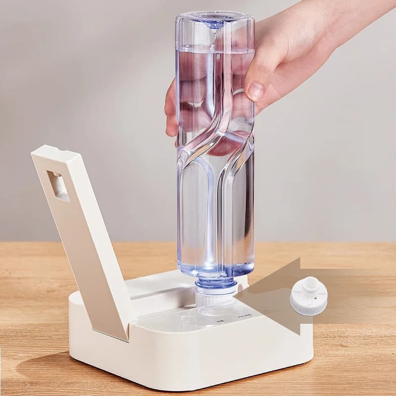 Distributore di acqua calda istantanea portatile da 2000 W Mini bollitore elettrico Tasca pieghevole Pompa di controllo della temperatura a riscaldamento rapido 260 ml