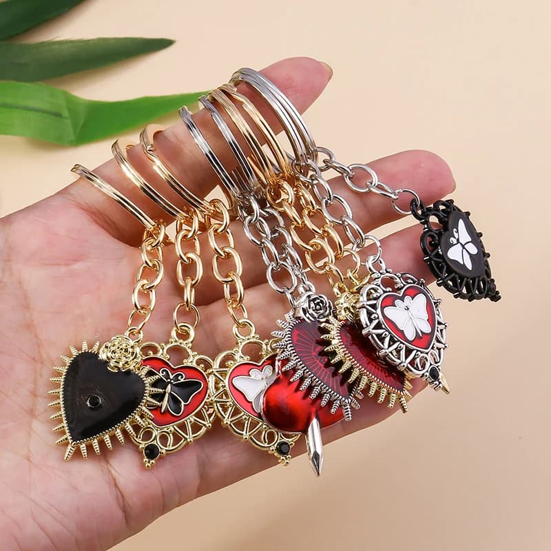 Aihua Gothic Red Evil Eye Hearts Keychain Steampunk Butterfly Heart Charm Key Ring for Women Men Vampire Vintage Party Jewelry