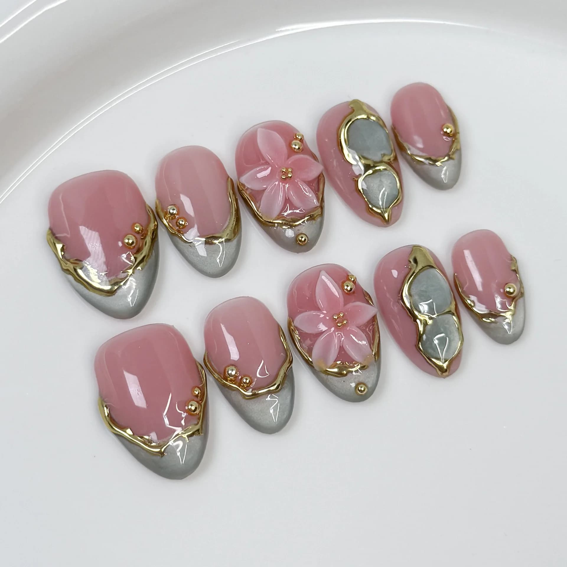 10Pcs Short Almond Nude Pink Nails Sets Tips 3D Flower Metal Lines French Cat's Eye Press on False Nails Gem Art Decor Fake Nail