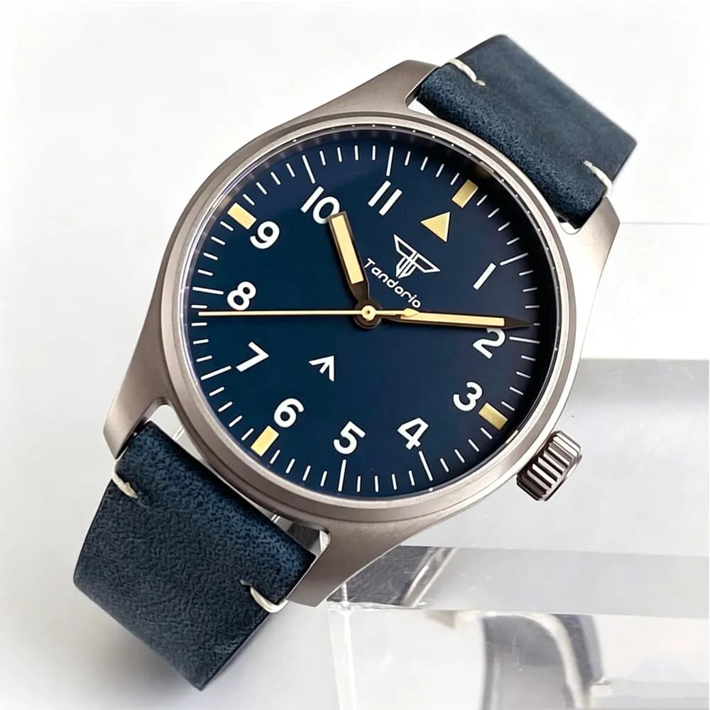 Nuovo Orologio da Pilota in Titanio da 39mm, Movimento al Quarzo VH31 Retro, Vetro Zaffiro, Impermeabile 100m, Indici Luminosi, Cinturino in Pelle