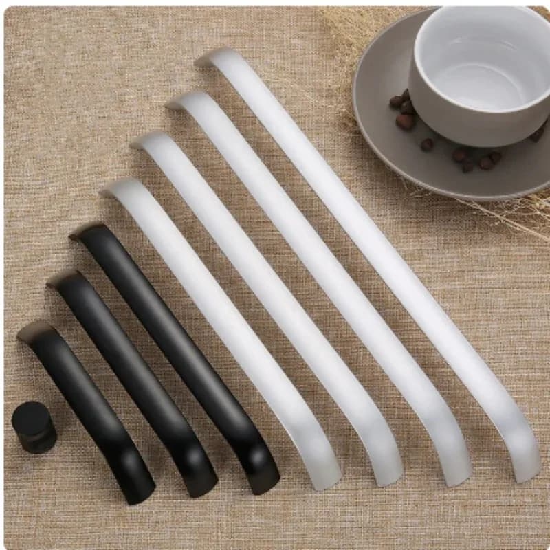Maniglie lunghe in lega di alluminio Manopole per armadi da cucina Maniglie per cassetti Maniglie Maniglia nera per hardware per mobili