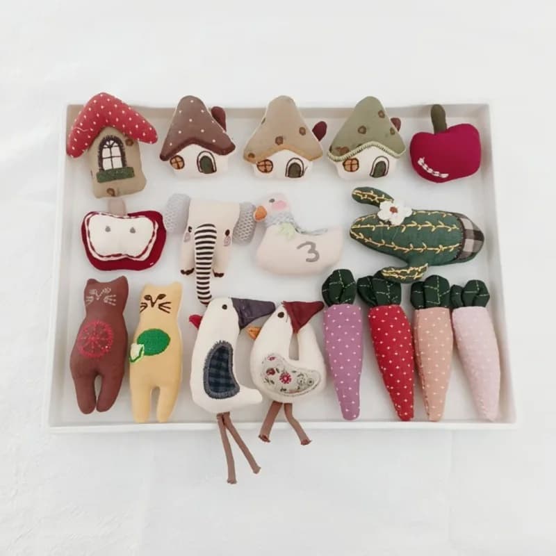 Adorabile Spilla a Forma di Anatra e Casa di Carote, in Peluche, Stile Cartone Animato, a Tema Foresta, per Cappotto e Zaino, Accessorio per Abbigliamento Invernale
