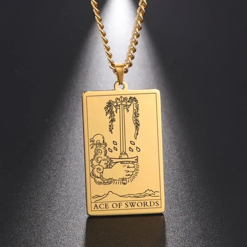 Dawapara La Tuta di Spade Tarocchi Amuleto Del Pendente Della Collana Della Catena A maglia In Acciaio Inox Dorato Dei Monili Nero